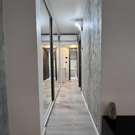 Elegant & Silver Luxury Apartament Craiova Exterior photo