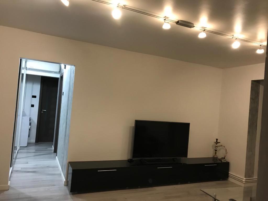 Elegant & Silver Luxury Apartament Craiova Exterior photo