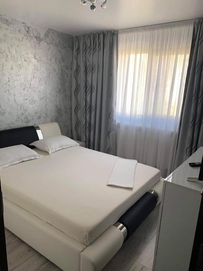 Elegant & Silver Luxury Apartament Craiova Exterior photo