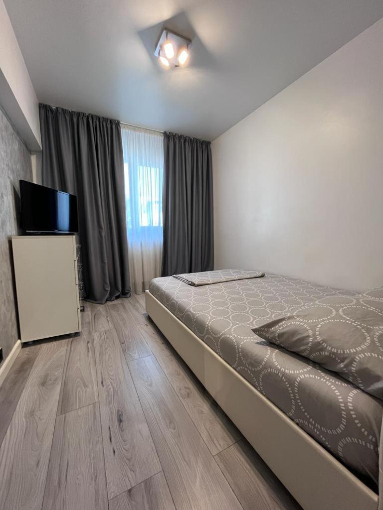 Elegant & Silver Luxury Apartament Craiova Exterior photo
